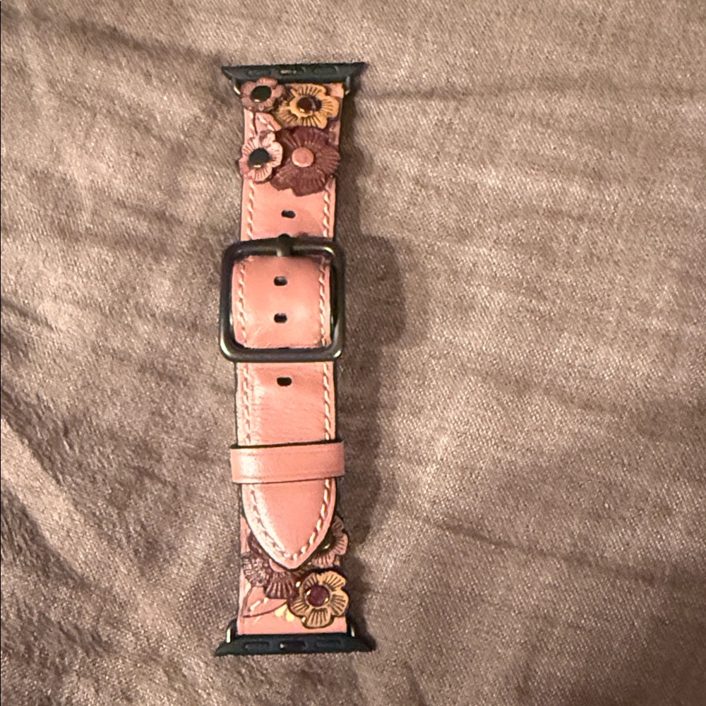Coach Tea Rose Glove Tanned Leather Apple Watch Band 38-41mm